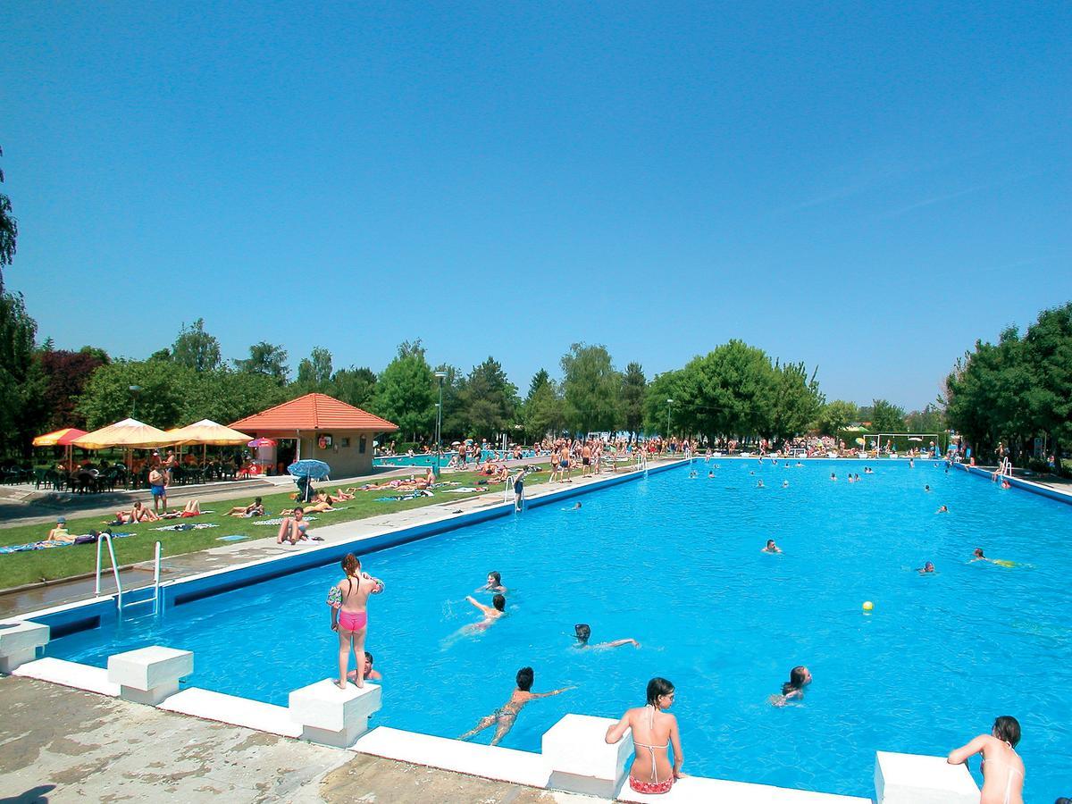 Hotel Therma Дунайска-Стреда Экстерьер фото